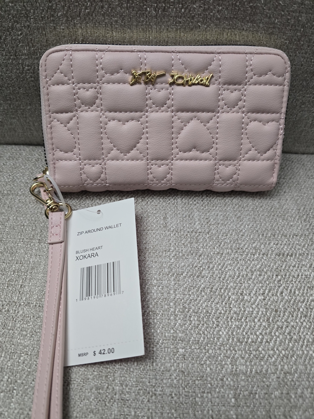 NWT Betsey Johnson XOKARA Blush Heart Zip Around Wallet
